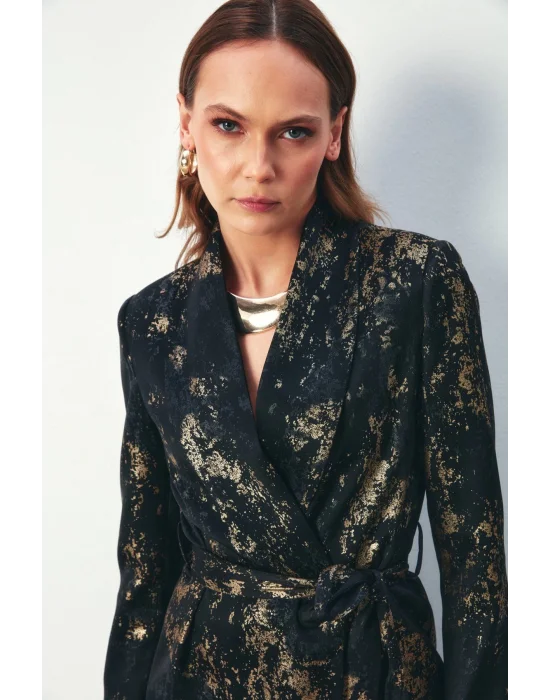 Parlak Desenli Kuşaklı Uzun Ceket - SİYAH