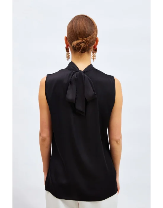 Yaka Detaylı Saten Bluz - Siyah