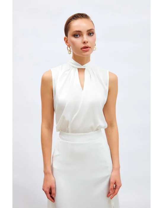 Yaka Detaylı Saten Bluz - Ekru