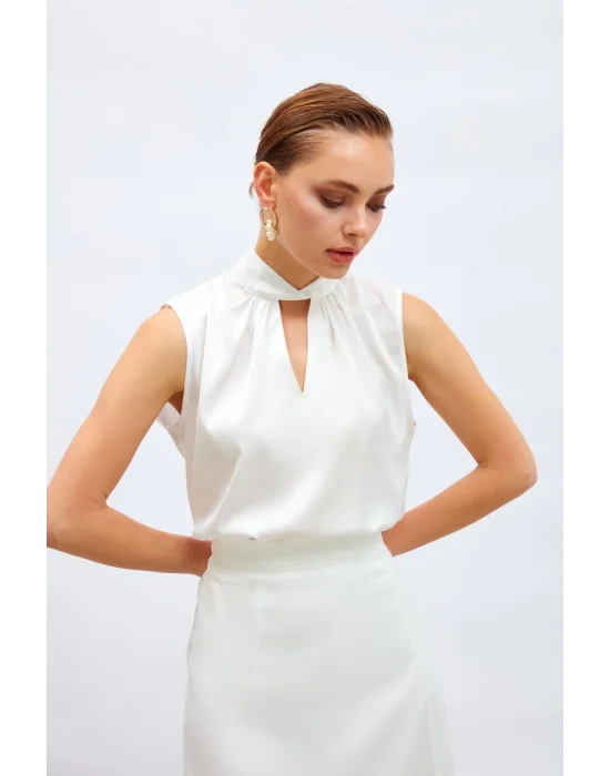 Yaka Detaylı Saten Bluz - Ekru