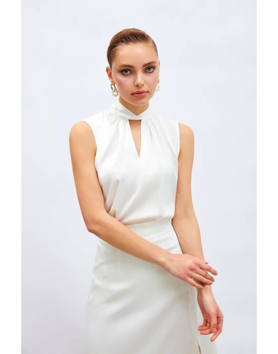 Yaka Detaylı Saten Bluz - Ekru