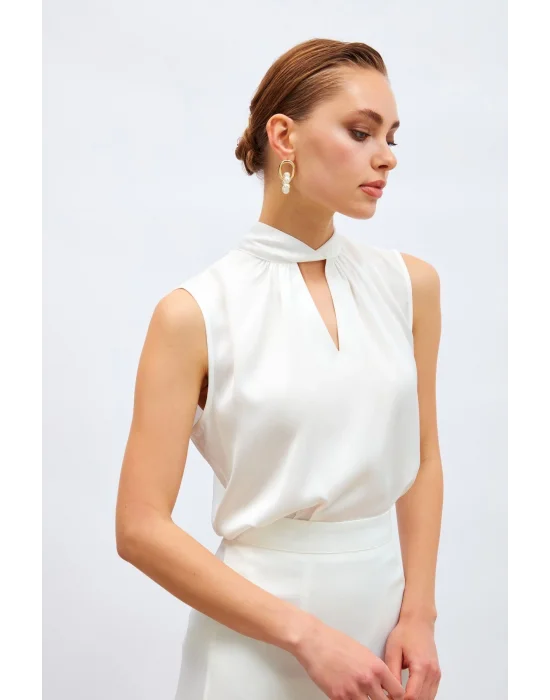 Yaka Detaylı Saten Bluz - Ekru