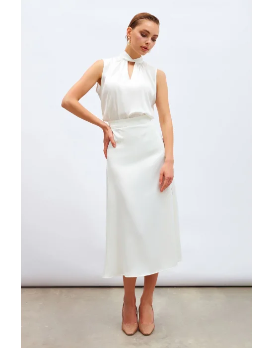 Yaka Detaylı Saten Bluz - Ekru