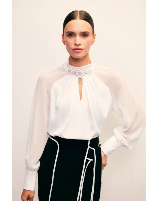 Yaka Aksesuarlı Bluz - Ekru