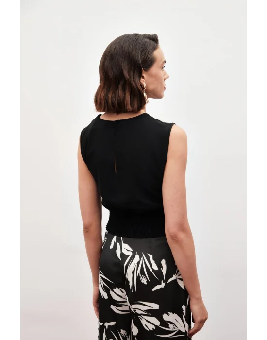 Toka Detaylı Kolsuz Bluz - SİYAH