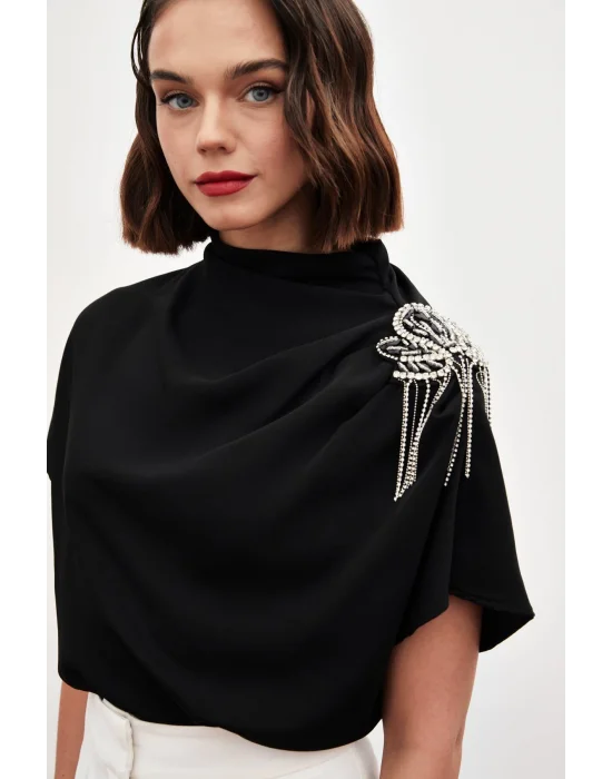 Tek Omuz Aksesuarlı Salaş Bluz - SİYAH