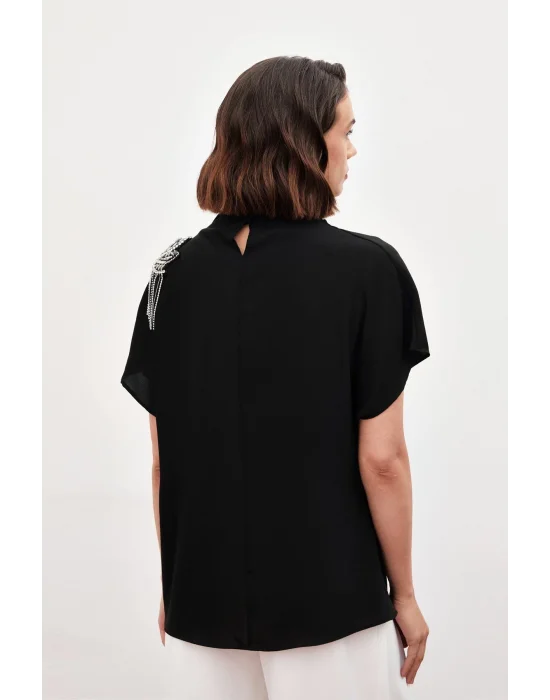 Tek Omuz Aksesuarlı Salaş Bluz - SİYAH