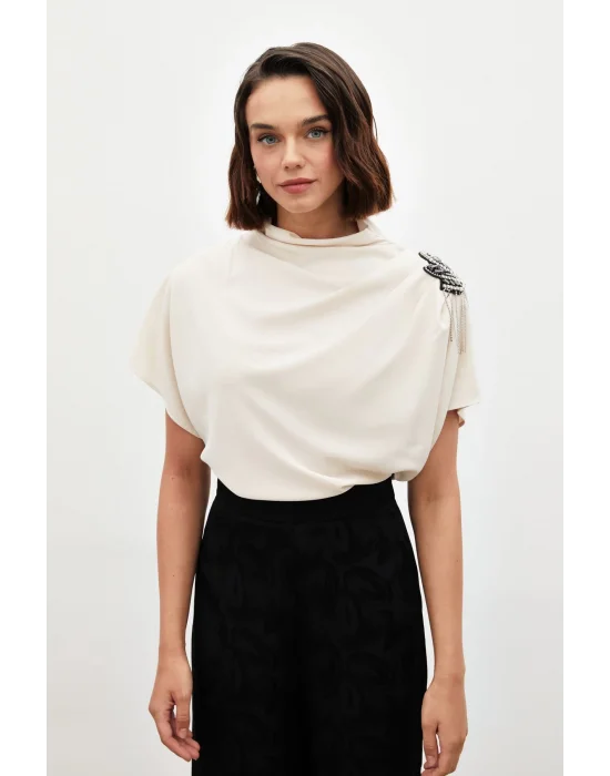 Tek Omuz Aksesuarlı Salaş Bluz - BEJ