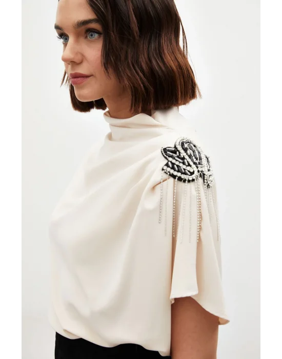 Tek Omuz Aksesuarlı Salaş Bluz - BEJ