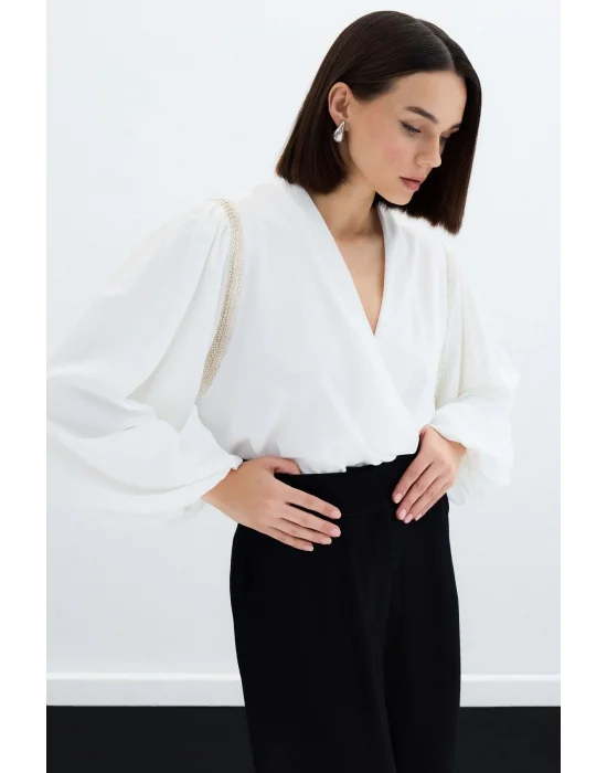 Aksesuar Detaylı Bodysuit Bluz - Ekru