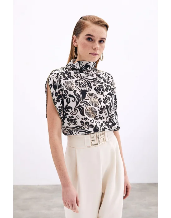 Aksesuarlı Yarasa Kol Bluz - Siyah