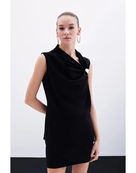 Tek Omuz Aksesuarlı Bluz - Siyah