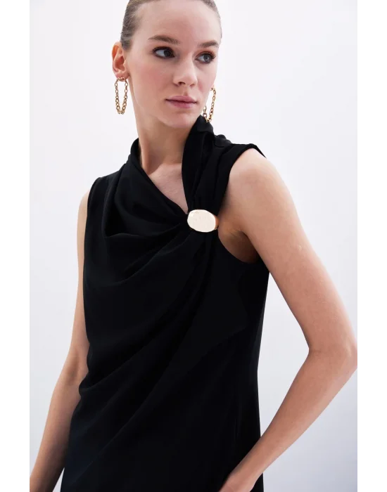 Tek Omuz Aksesuarlı Bluz - Siyah