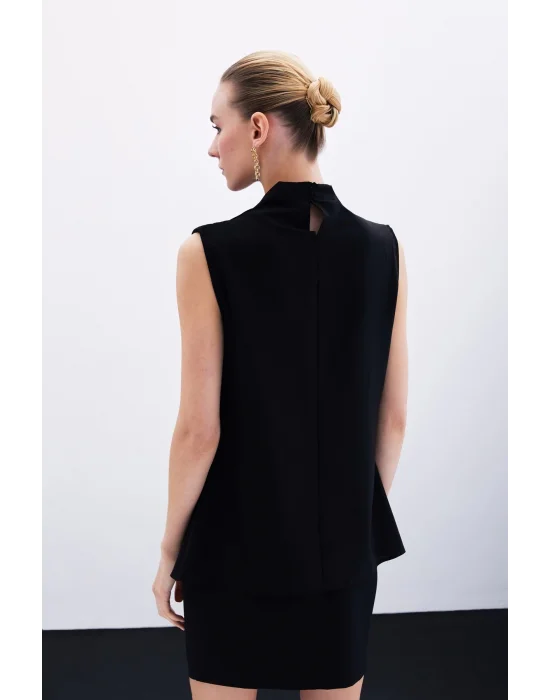 Tek Omuz Aksesuarlı Bluz - Siyah