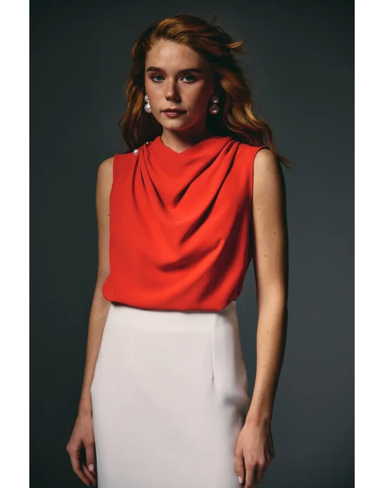 İnci Broşlu Degaje Bluz - Kırmızı