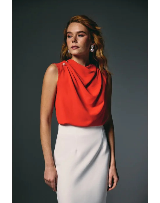 İnci Broşlu Degaje Bluz - Kırmızı