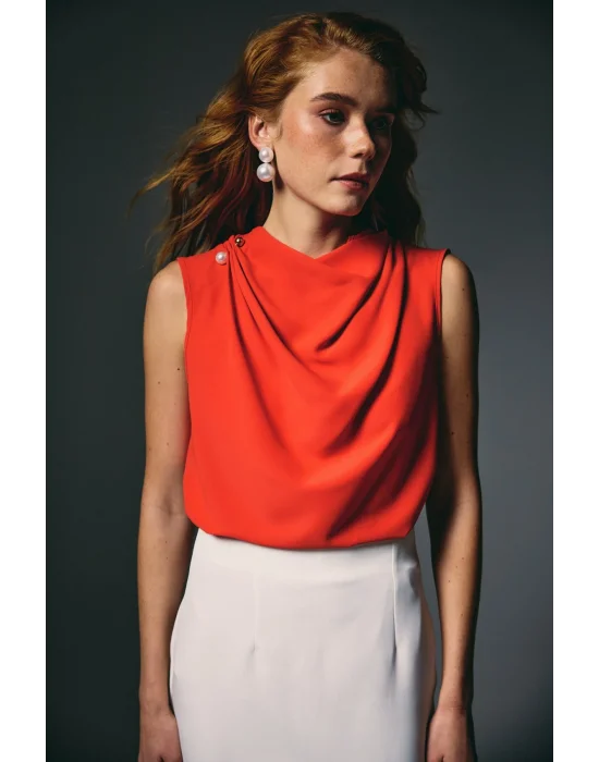 İnci Broşlu Degaje Bluz - Kırmızı