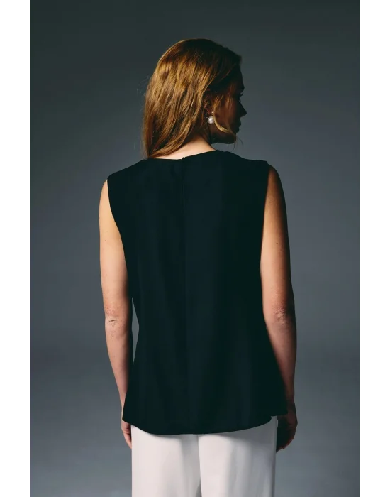 İnci Broşlu Degaje Bluz - Siyah