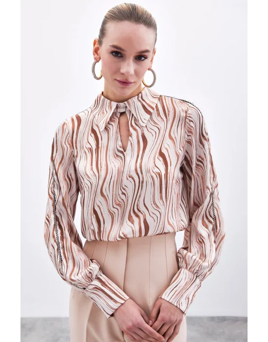Kol Aksesuarlı Desenli Bluz - Camel