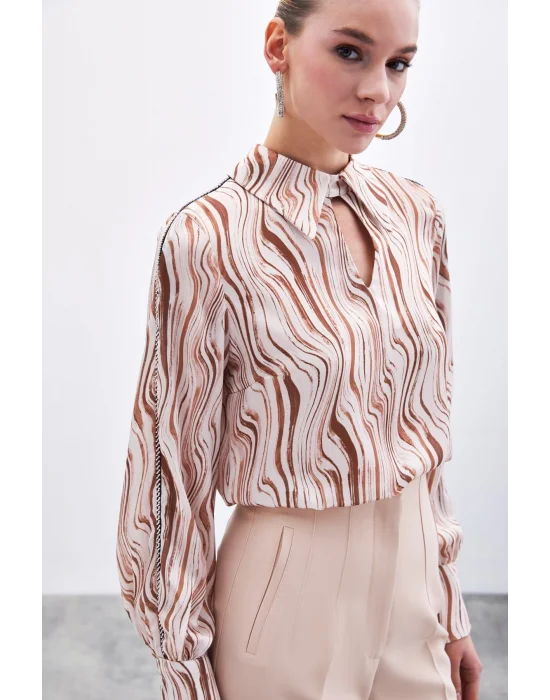 Kol Aksesuarlı Desenli Bluz - Camel