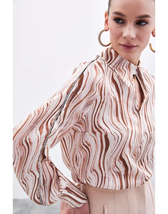 Kol Aksesuarlı Desenli Bluz - Camel