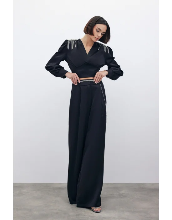 Omuz Aksesuarlı Kısa Bluz - Siyah