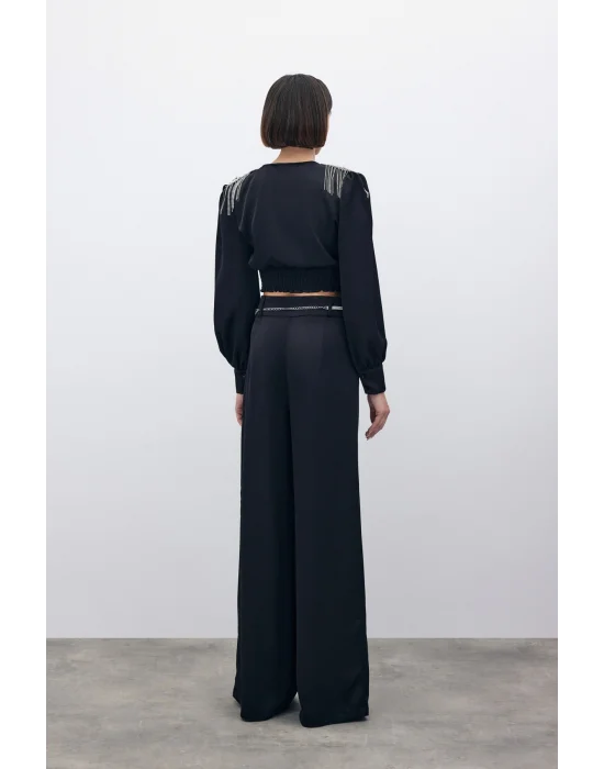 Omuz Aksesuarlı Kısa Bluz - Siyah