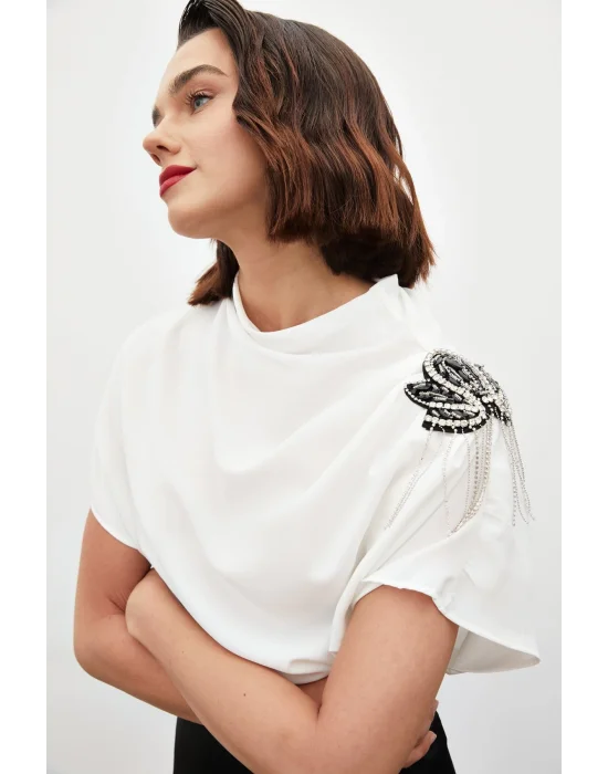 Tek Omuz Aksesuarlı Salaş Bluz - Ekru