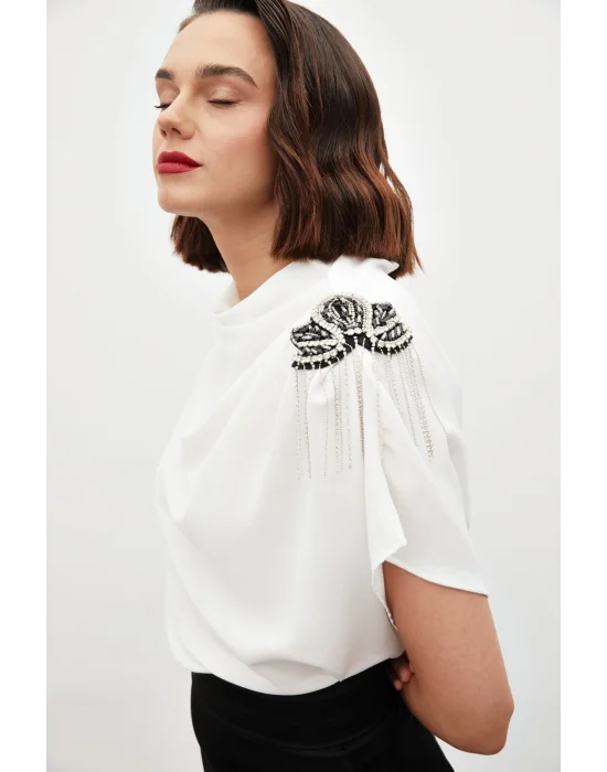 Tek Omuz Aksesuarlı Salaş Bluz - Ekru