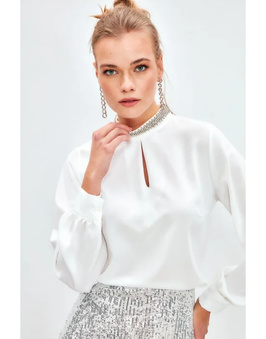Yaka Aksesuarlı Bluz - Ekru