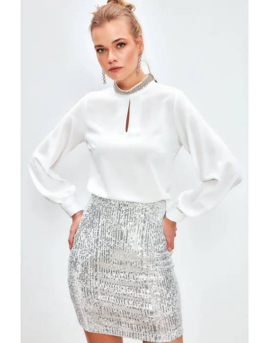 Yaka Aksesuarlı Bluz - Ekru