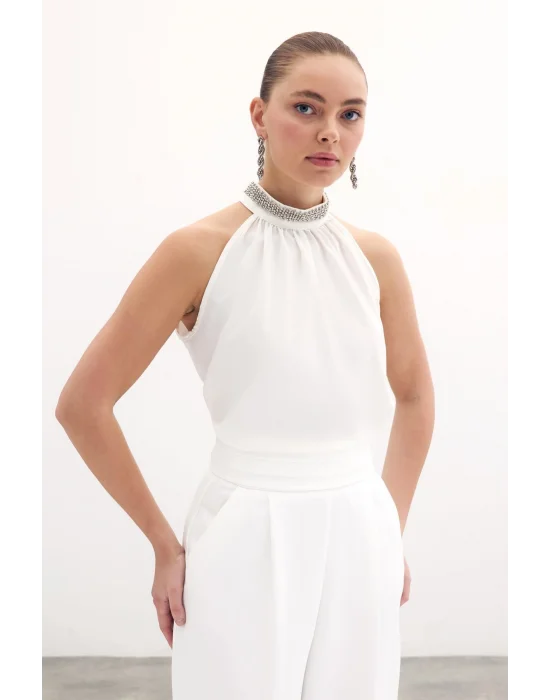 Yaka Aksesuarlı Kolsuz Bluz - Ekru