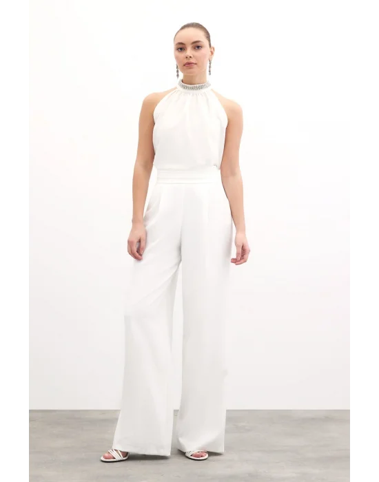 Yaka Aksesuarlı Kolsuz Bluz - Ekru