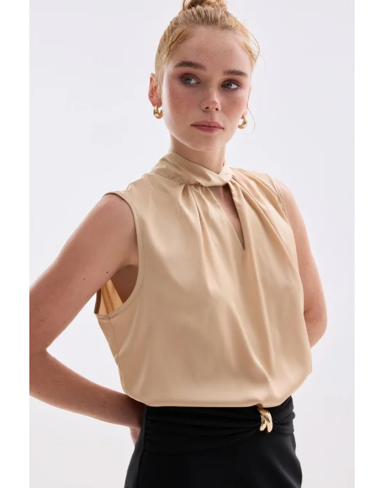 Yaka Detaylı Saten Bluz - Camel