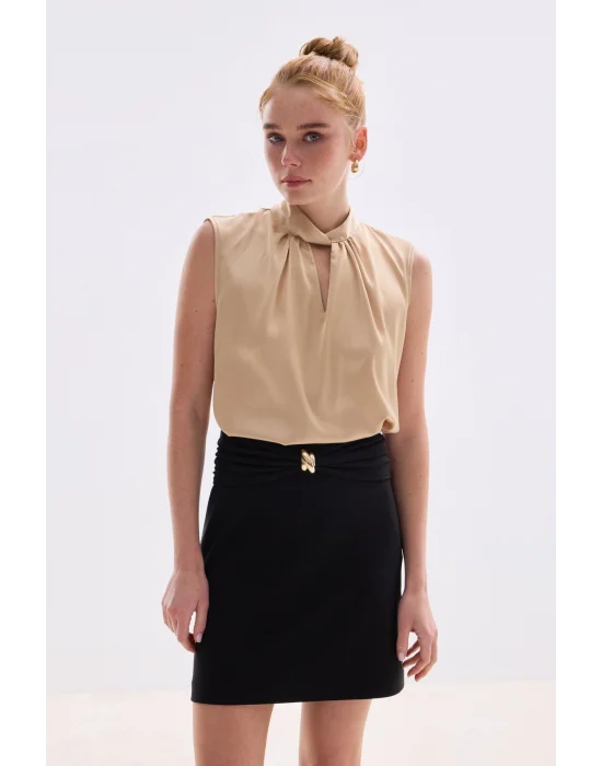 Yaka Detaylı Saten Bluz - Camel