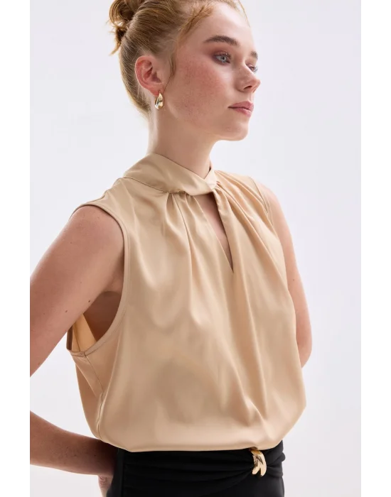 Yaka Detaylı Saten Bluz - Camel