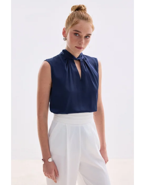 Yaka Detaylı Saten Bluz - Lacivert