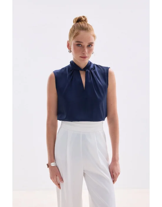 Yaka Detaylı Saten Bluz - Lacivert