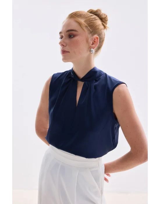Yaka Detaylı Saten Bluz - Lacivert