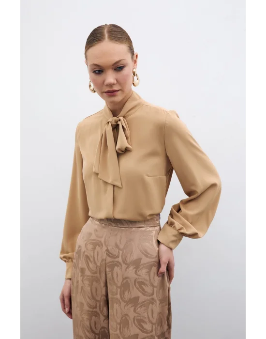 Yakası Bağlamalı Düz Gömlek - Camel