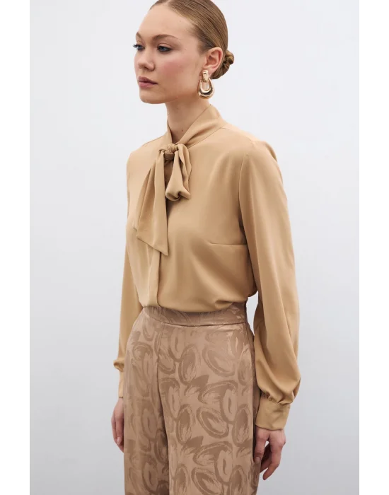 Yakası Bağlamalı Düz Gömlek - Camel