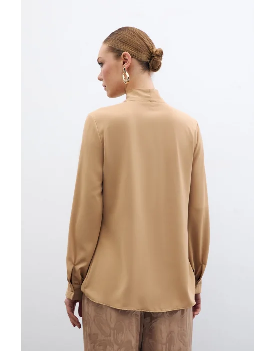Yakası Bağlamalı Düz Gömlek - Camel