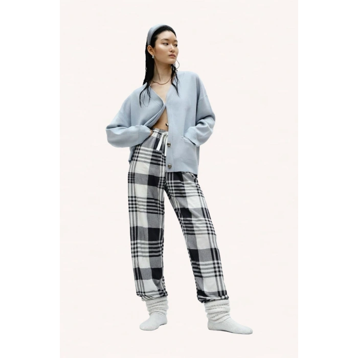 İpeksi Dokulu Süet Pijama Altı Krem Rengi Üzeri Kahverengi Ekoseli