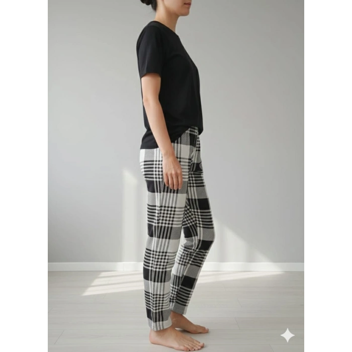 İpeksi Dokulu Süet Pijama Altı Krem Rengi Üzeri Kahverengi Ekoseli