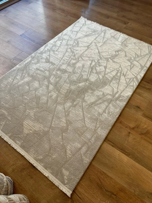 Destan Halı Sunrise 01 Modern Geometrik Bej ve Gri Renkli Yumuşak Dokulu ve Kolay Temizlenebilir Hafif Sık Dokuma Halı