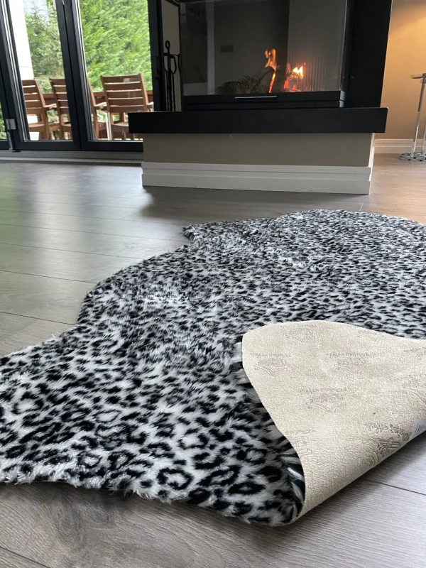 Leopar Desenli Post Peluş Yumuşak Dokulu İnce Antialerjik Siyah