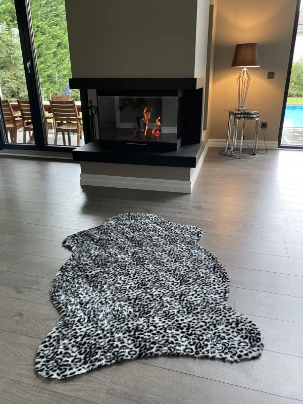 Leopar Desenli Post Peluş Yumuşak Dokulu İnce Antialerjik Siyah