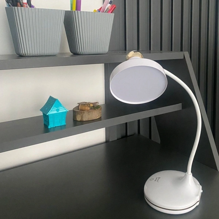 Leyloş Dokunmatik 3 Farklı Led Işıklı Çalışma Masası Üstü Lamba