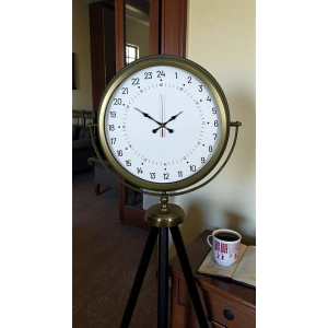 Eskitme 24 Saat Göstergeli Özel Tasarım Tripod Ayaklı Saat
