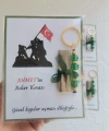 100 Adet Kişiye Özel Asker Kına Hatırası Dağıtmalık Hediyelik Yeşil Anahtarlık ve Paketlenmiş Kına